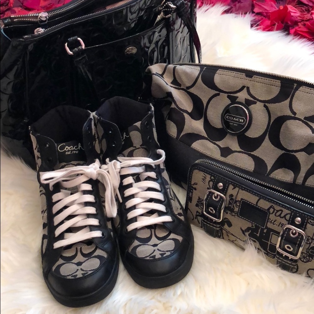 COACH BLACK AND GRAY BLOWOUT!! Free Wallet!!!